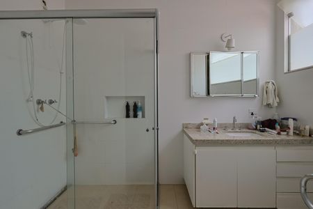 Casa à venda com 390m², 6 quartos e 6 vagasBanheiro da Suíte