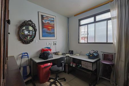 Casa à venda com 390m², 6 quartos e 6 vagasEscritório