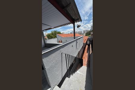 Casa à venda com 110m², 2 quartos e 2 vagasEscada