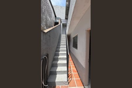 Casa à venda com 110m², 2 quartos e 2 vagasEscada