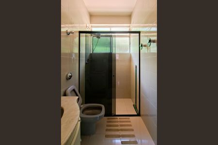 Casa à venda com 371m², 5 quartos e 6 vagasBanheiro Social