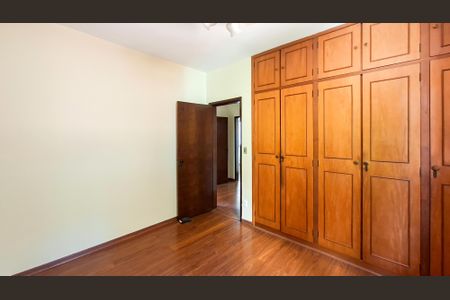 Casa à venda com 371m², 5 quartos e 6 vagasQuarto 5