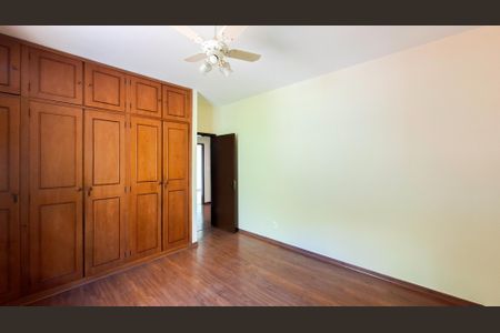 Casa à venda com 371m², 5 quartos e 6 vagasQuarto 4