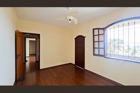 Casa à venda com 371m², 5 quartos e 6 vagasQuarto 3