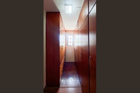 Casa à venda com 371m², 5 quartos e 6 vagasCloset