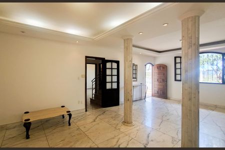 Sala de casa à venda com 5 quartos, 371m² em São Lucas, Belo Horizonte