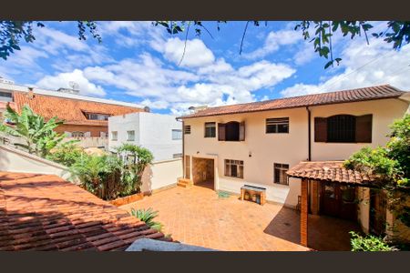 Casa à venda com 371m², 5 quartos e 6 vagasQuintal