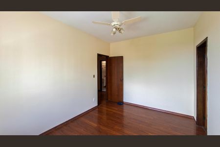 Casa à venda com 371m², 5 quartos e 6 vagasQuarto 2