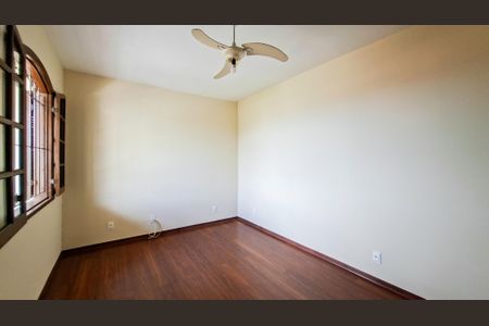 Casa à venda com 371m², 5 quartos e 6 vagasQuarto 3