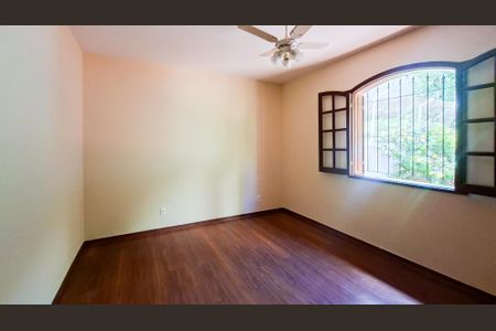 Casa à venda com 371m², 5 quartos e 6 vagasQuarto 4