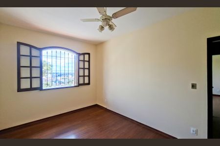 Casa à venda com 371m², 5 quartos e 6 vagasQuarto 2