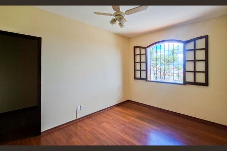 Casa à venda com 371m², 5 quartos e 6 vagasQuarto 2