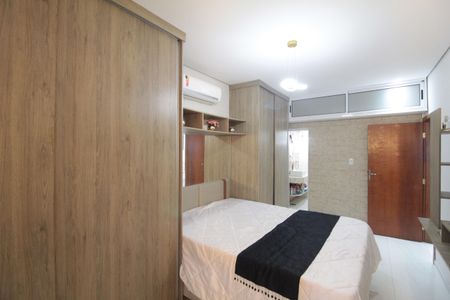 Casa à venda com 180m², 3 quartos e 4 vagasSuite