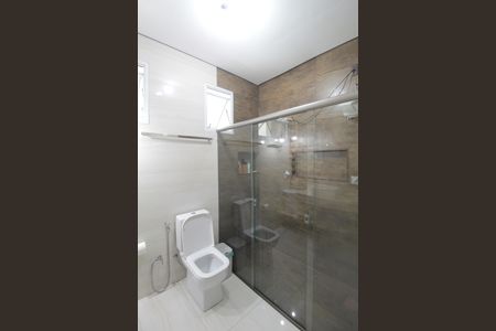 Casa à venda com 180m², 3 quartos e 4 vagasBanheiro da Suite