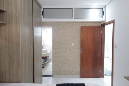 Casa à venda com 180m², 3 quartos e 4 vagasSuiteSuite