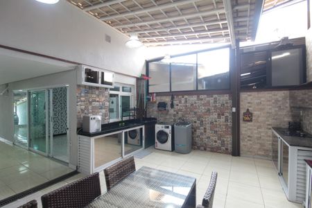 Casa à venda com 180m², 3 quartos e 4 vagasÁrea Gourmet