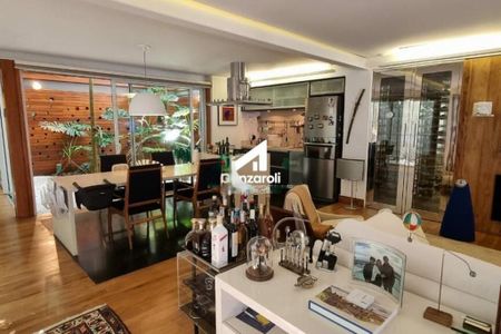 Casa à venda com 3 quartos, 245m² em Vila Nova Conceição, São Paulo