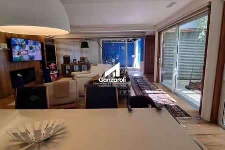 Casa à venda com 3 quartos, 245m² em Vila Nova Conceição, São Paulo