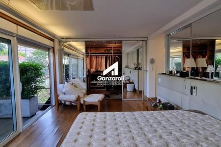 Casa à venda com 3 quartos, 245m² em Vila Nova Conceição, São Paulo