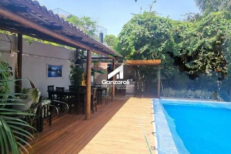 Casa à venda com 593m², 4 quartos e 4 vagas