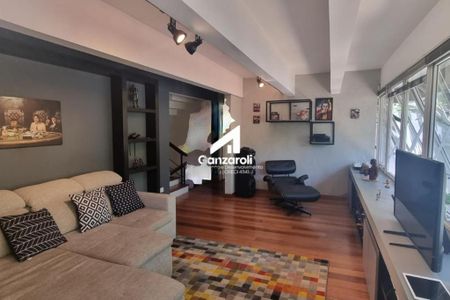 Casa à venda com 593m², 4 quartos e 4 vagas