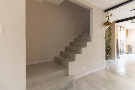 Casa à venda com 130m², 2 quartos e 1 vagaEscada