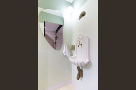 Casa à venda com 130m², 2 quartos e 1 vagaLavabo