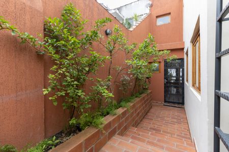 Casa à venda com 130m², 2 quartos e 1 vagaCorredor Lateral