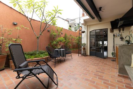 Casa à venda com 130m², 2 quartos e 1 vagaQuintal