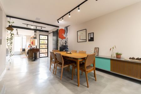 Casa à venda com 130m², 2 quartos e 1 vagaSala