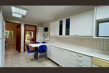 Casa à venda com 397m², 4 quartos e 4 vagasCozinha