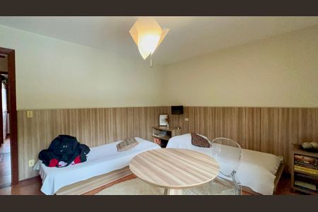 Casa à venda com 397m², 4 quartos e 4 vagasQuarto 2