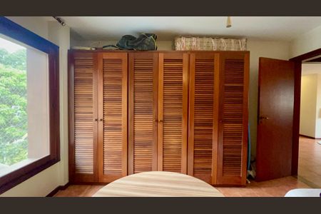 Casa à venda com 397m², 4 quartos e 4 vagasQuarto 2