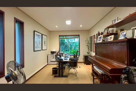 Casa à venda com 397m², 4 quartos e 4 vagasEscritório 2