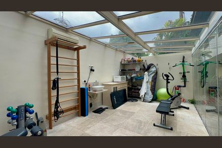 Casa à venda com 397m², 4 quartos e 4 vagasAcademia