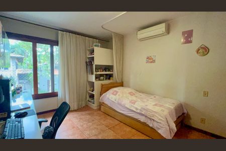 Casa à venda com 397m², 4 quartos e 4 vagasSuíte 2