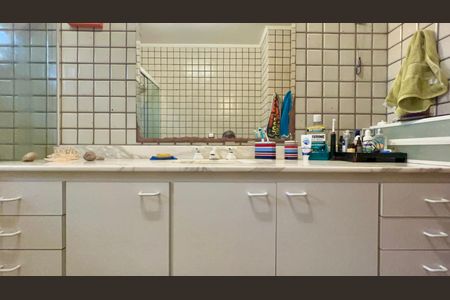 Casa à venda com 397m², 4 quartos e 4 vagasBanheiro