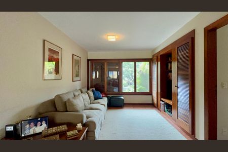 Casa à venda com 397m², 4 quartos e 4 vagasSala Privativa 