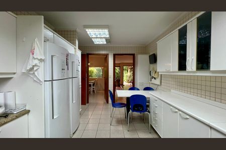 Casa à venda com 397m², 4 quartos e 4 vagasCozinha