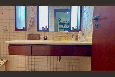 Casa à venda com 397m², 4 quartos e 4 vagasBanheiro Escritório 