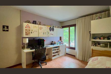 Casa à venda com 397m², 4 quartos e 4 vagasSuíte 2