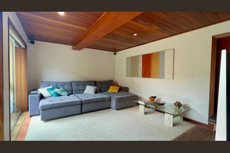 Casa à venda com 397m², 4 quartos e 4 vagasSala de TV