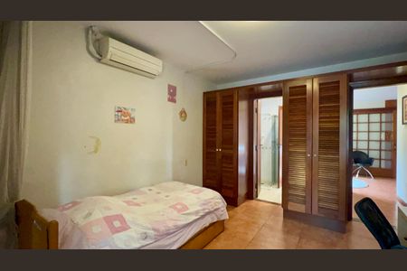 Casa à venda com 397m², 4 quartos e 4 vagasSuíte 2