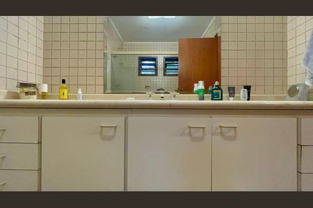 Casa à venda com 397m², 4 quartos e 4 vagasBanheiro da Suíte 1