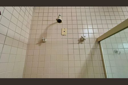 Casa à venda com 397m², 4 quartos e 4 vagasBanheiro da Suíte 1