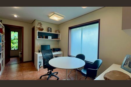 Casa à venda com 397m², 4 quartos e 4 vagasEscritório 1