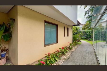 Entrada de casa à venda com 4 quartos, 397m² em Alto de Pinheiros, São Paulo