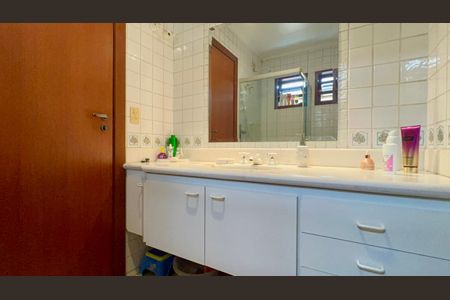 Casa à venda com 397m², 4 quartos e 4 vagasSuíte 2