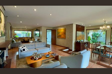 Casa à venda com 397m², 4 quartos e 4 vagasSala