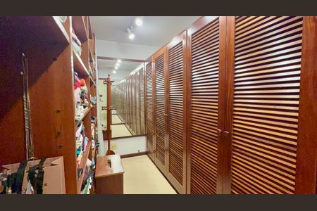 Casa à venda com 397m², 4 quartos e 4 vagasCloset da suíte 1